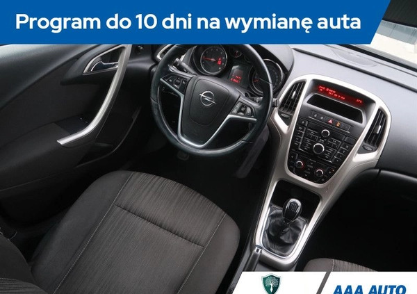 Opel Astra cena 25000 przebieg: 218616, rok produkcji 2011 z Resko małe 154